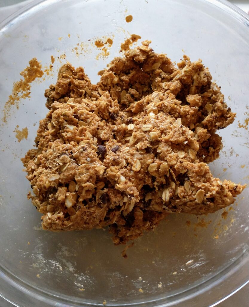 the peanut butter chocolate chip granola bar mixture