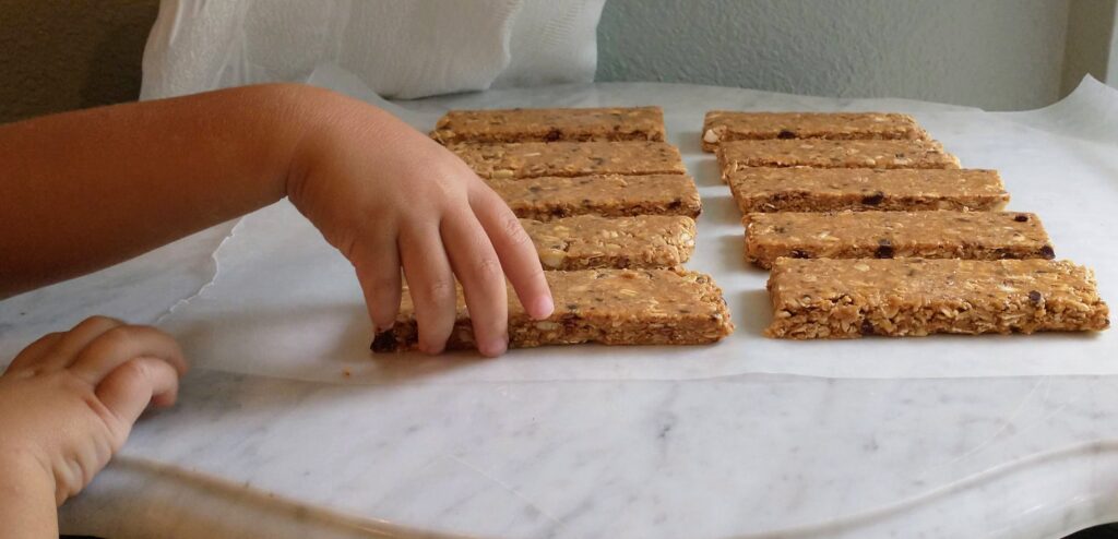 kids ready to eat the homemade granola bars