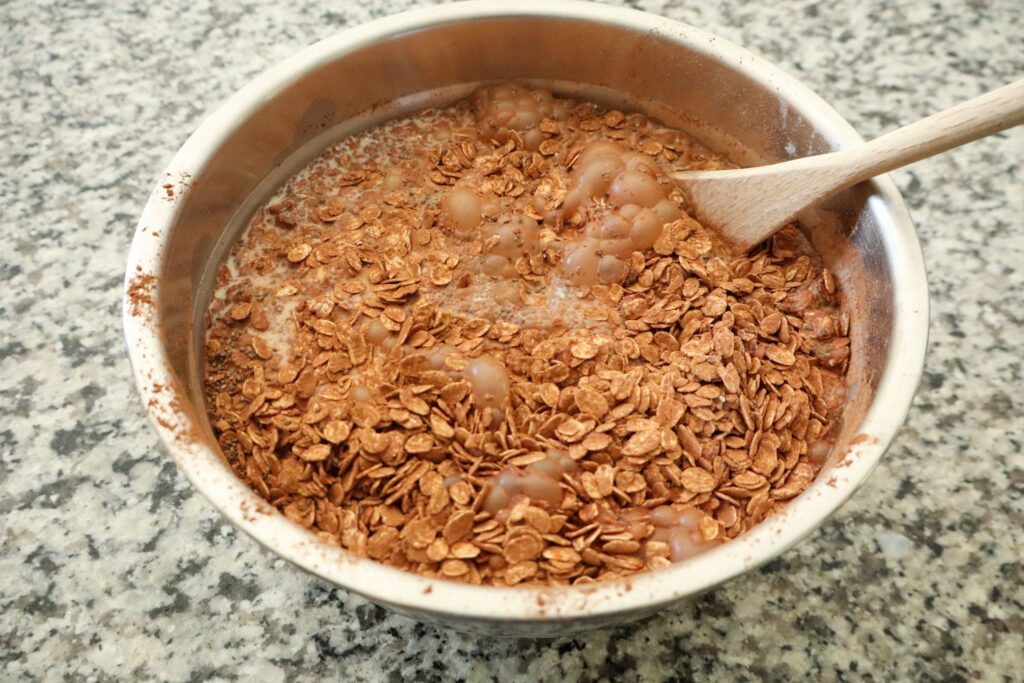 adding milk to dry ingredients for overnight oats