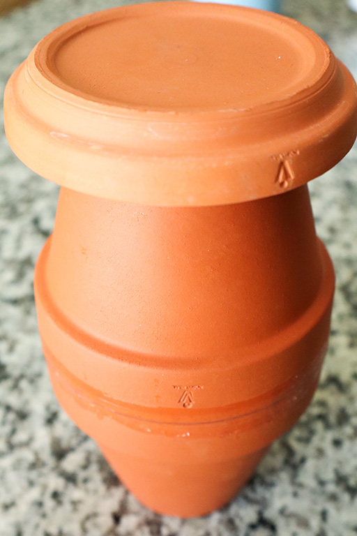saturated olla pot with dry lid