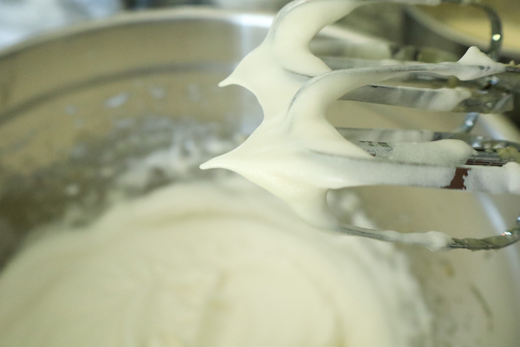 stiff peaks of whipped egg whites