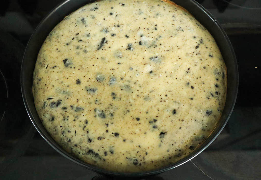 fully cooked cookies and cream cheesecake